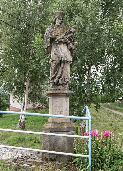 Plik:2017 Rzeźba św. Jana Nepomucena w Nowej Wsi 1.jpg