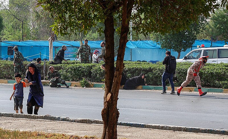 File:2018 Ahvaz military parade attack 08.jpg