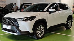 2020 Toyota Corolla Cross - przód (przycięty) .jpg