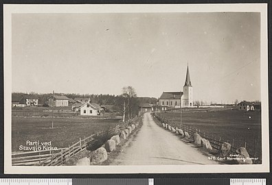 476 Parti ved Stavsjø Kirke - no-nb digifoto 20150811 00030 bldsa PK26202.jpg