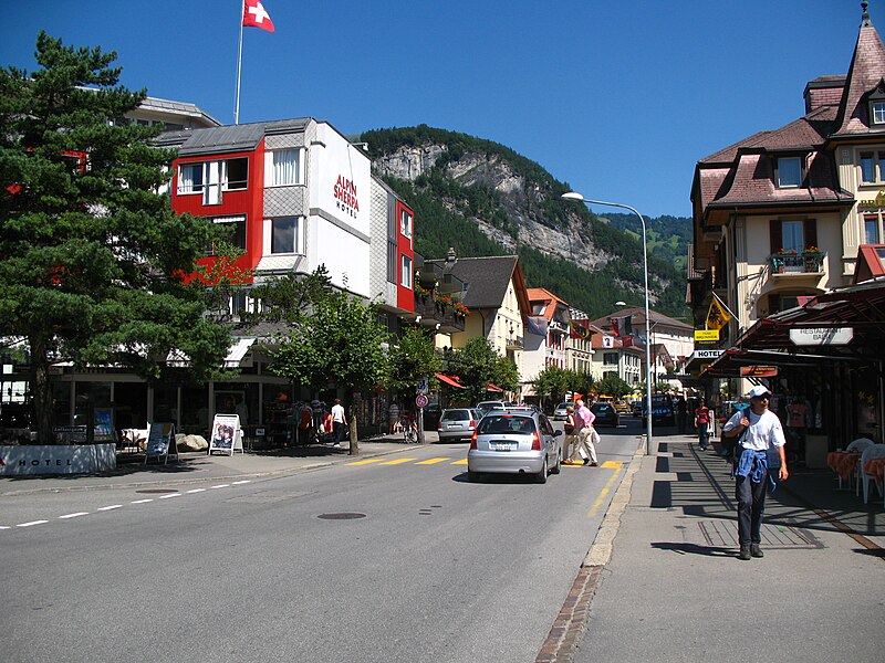 File:6004 - Meiringen - Bahnhofstrasse.JPG