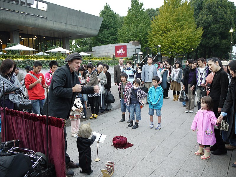 File:A Street Performer (4042438452).jpg