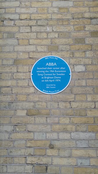 File:Abba plaque, Brighton (35197823061).jpg