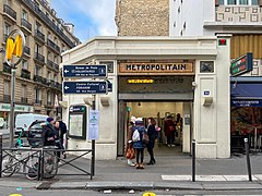 Entrée de la station sur la rue de Vaugirard.