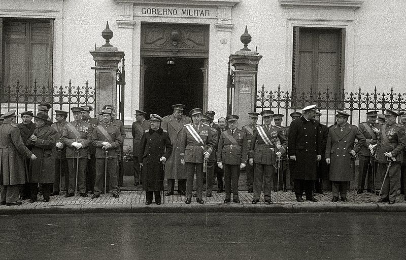 File:Acto militar (2 de 5) - Fondo Marín-Kutxa Fototeka.jpg