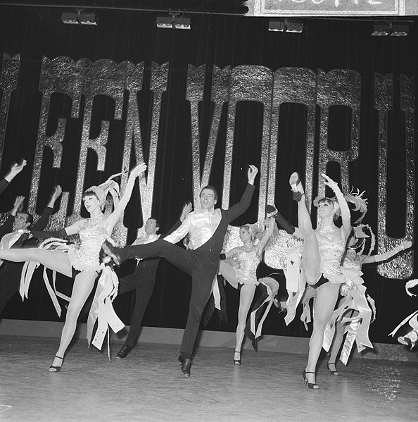 File:Alleen voor u, show voor TV, ballet in revuestijl door Cardin dancers, Bestanddeelnr 918-6712.jpg