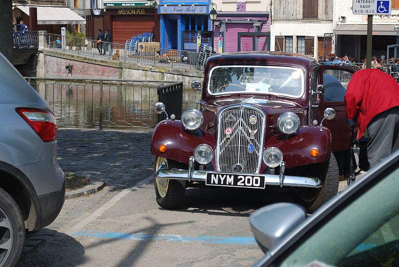 File:Amiens - beautiful old Citroen (8710689616).jpg