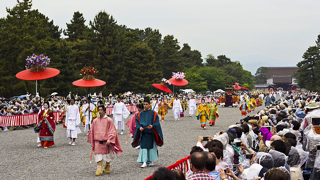 The Aoi Matsuri procession, departing in front of Kyoto Imperial Palace's main gate Kenreimon (建礼門)
