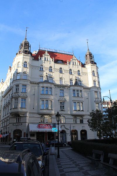 File:Bâtiment U První Reduty Prague 1.jpg