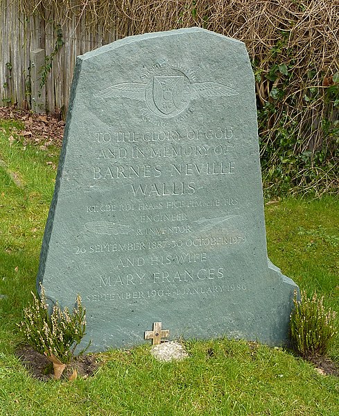 File:Barnes Wallis grave.jpg