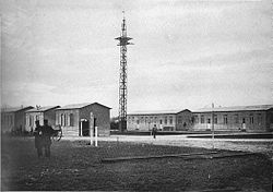 L'antenne de transmission et une partie des bâtiments de l'aérodrome militaire de Bétheny, affecté au 2e groupe d'aviation.