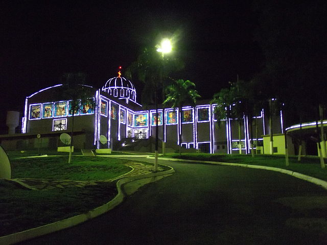 Santuário Basílica do Divino Pai Eterno, templo católico, na noite de Natal em 2010.