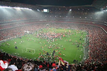 Invasió de camp durant la celebració del campionat 2004-05.