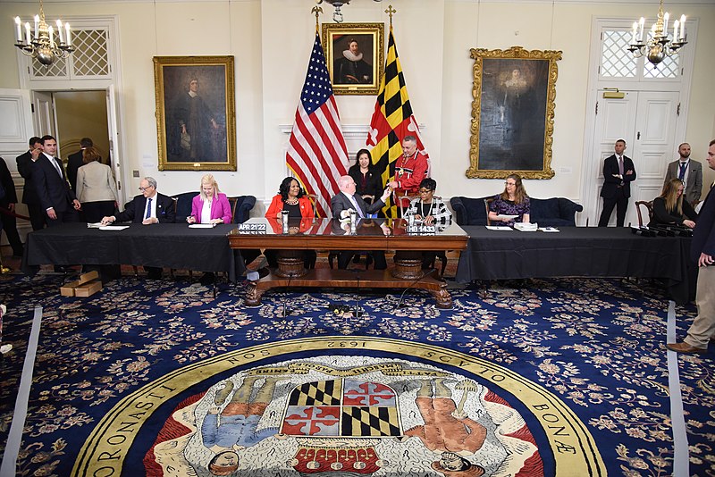 File:Bill Signing (52021913862).jpg