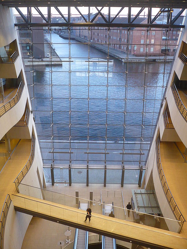 File:Black Diamond - atrium.jpg