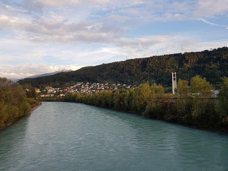 File:Blick auf Mentlberg.jpg