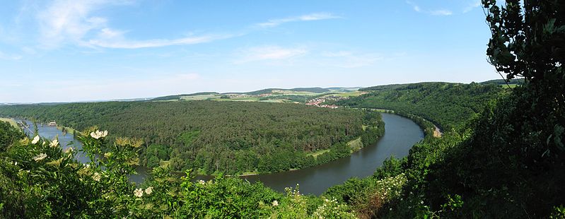 File:Blick vom NSG Leidenrain über die Mainschleife zum Himmelreich.jpg