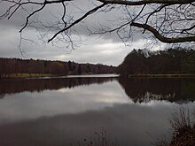 Der Brückweiher mit seinen Freizeitanlagen ist die Hauptattraktion Jägersburgs