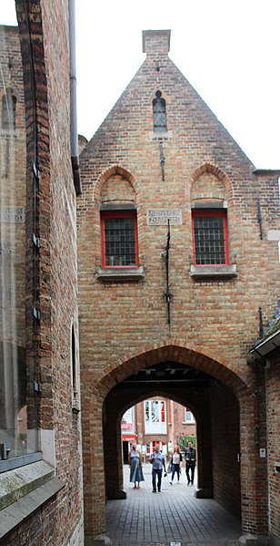 File:Bruges, gate house to the Sint-Janshospitaal.JPG