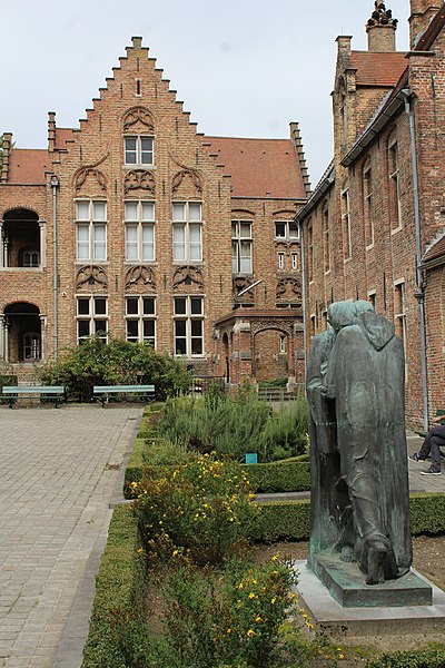 File:Bruges the court yard of the Sint-Janshospitaal.JPG