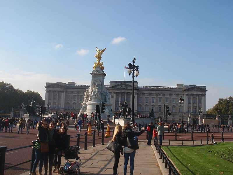 File:Buckingham Palace 2017,.jpg