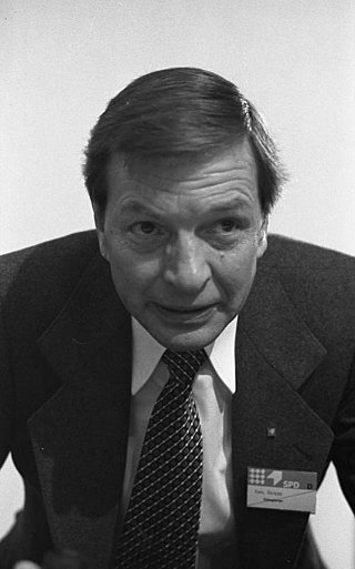 <span class="mw-page-title-main">Karl Ravens</span> German politician (1927–2017)