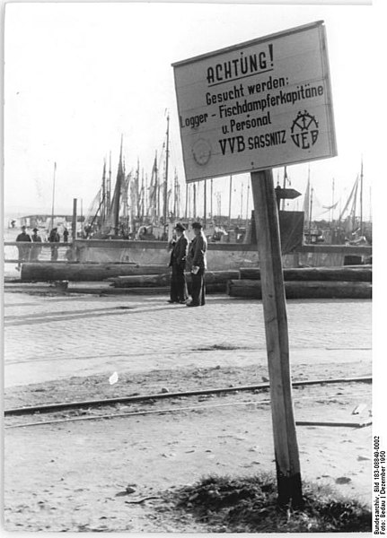 File:Bundesarchiv Bild 183-08849-0002, Greifswald, Sassnitz, Fischereihafen.jpg