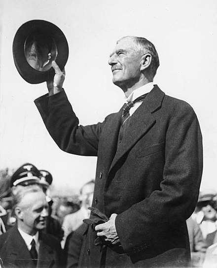 Chamberlain arrives in Munich, September 1938