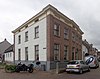 Herenhuis op de hoek van de kornewal op geknikte plattegrond