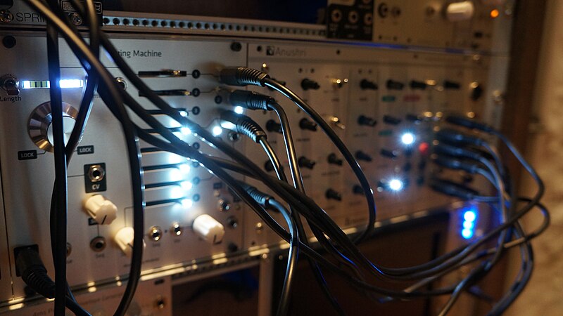 File:C-g's modular synthesizer - All white lights (where possible) (2014-11-17 20.41.37 by c-g.).jpg