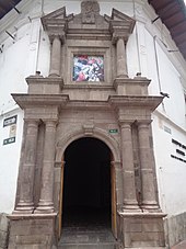 Calle Mejia, Quito is on the left....and..Calle Cuenca, Quito is on the right of this photograph. pic.a1 Museo de Arte Colonial Casa de la Cultura Ecuatoriana (exterior).jpg