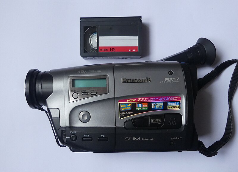 File:Camcorder VHS-C, Panasonic NV-RX17.jpg