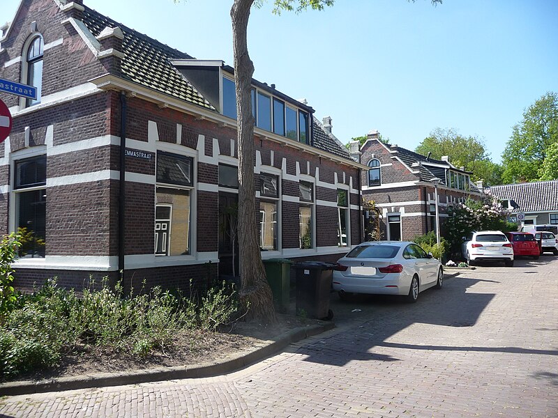 File:Capelle aan den IJssel S 11 C GM Emmastr 2 en 4 Woonhuizen 26042020.jpg