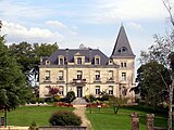 Le château Bellegarde et son parc.