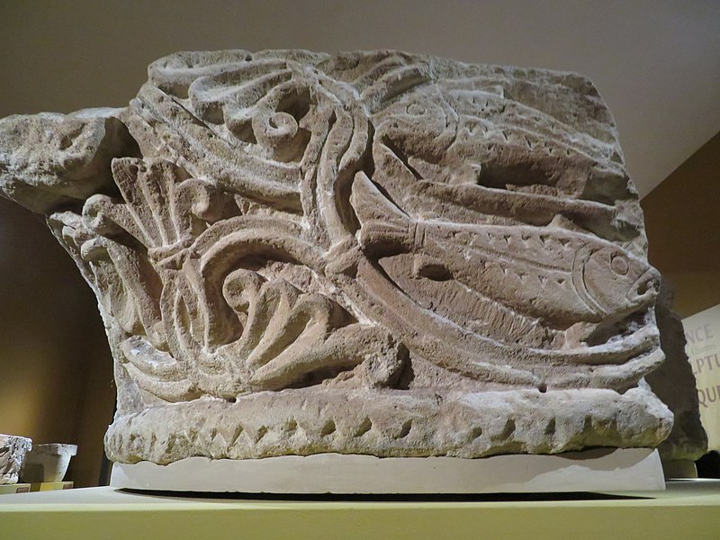 File:Chapiteau dit des Gémeaux - EBA WB 117 and 119 - Naissance de la sculpture gothique - 09.jpg