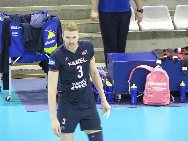 File:Chaumont Volley-Ball 52 vs Fakel Novy Urengoy, Challenge Cup, 12 avril 2017 - 15.jpg