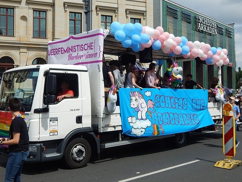 File:Christopher Street Day 2017, Braunschweig 58.jpg