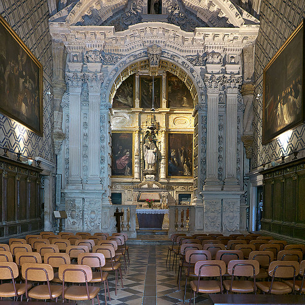 File:Claustro del Monasterio de Santa Cruz, Coimbra. Sala Capitular.jpg