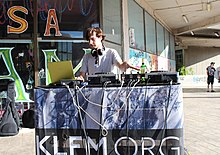 KLFM DJ ispred Doma mladih
