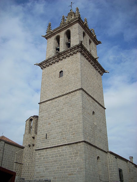 File:Colmenar Viejo basilica 3.jpg