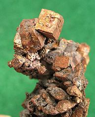 Würfelige Kupfer-Kristalle