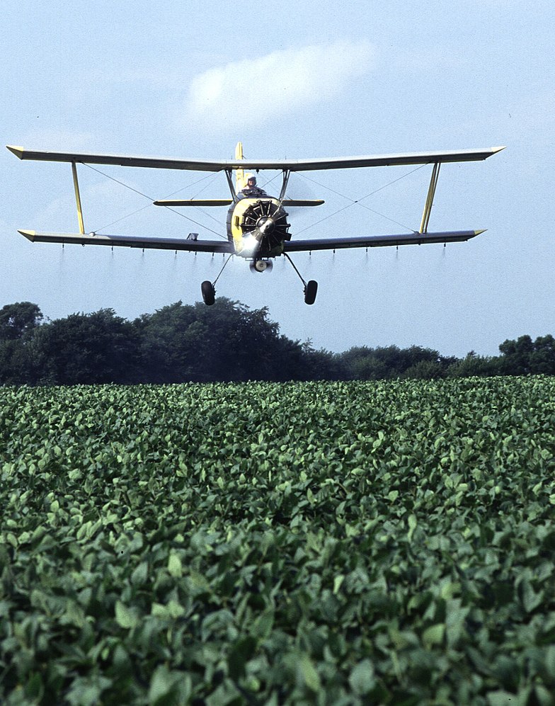 صورة:Crop Duster.jpg