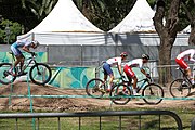 Deutsch: Radsport bei den Olympischen Jugendspielen 2018 Tag 10, 16. Oktober 2018 - Combined Criterium – XCC Qualifikation männlich English: Cycling at the 2018 Summer Youth Olympics – Men's Combined Criterium – XCC Qualification on 16 October 2018.