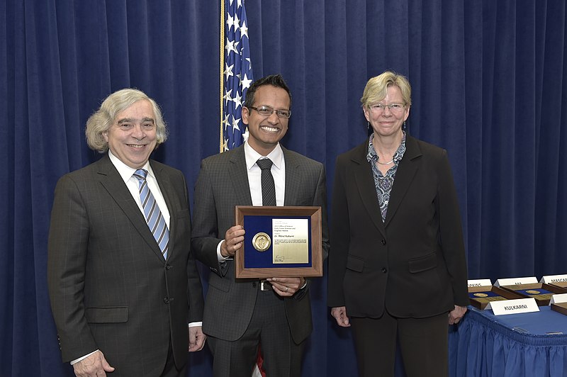 File:DOE Secretary E. Moniz with Office of Science Director Cherry Murray, PECASE Awardee Milind Kulkarni, on May 4, 2016. (26896460613).jpg