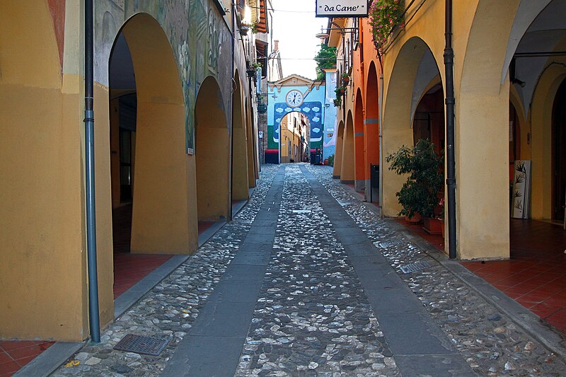 File:DOZZA il borgo storico visto da william (13).jpg