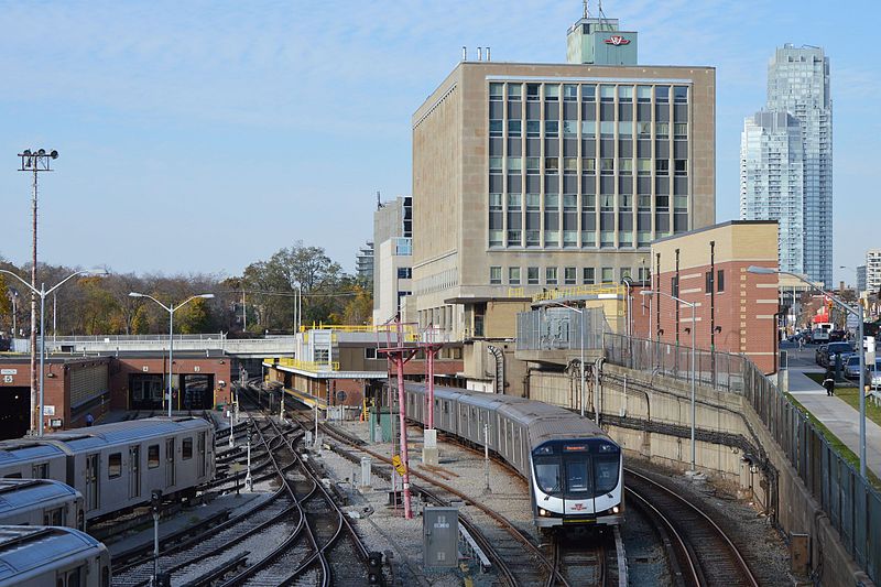 File:Davisville TTC McBrien Building d82.JPG