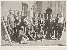 Surviving members of the takeover after they arrived in Marseille. Db Bank Ottomani kravman masnagtsadz fedayiner Marseille 1.jpg