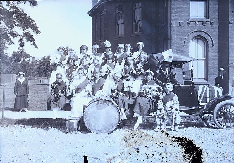 File:Dominion Organ and Piano Company Band during the Great War.jpg