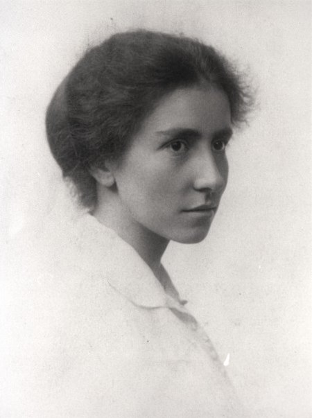 Dorothy Garrod, c. 1913, while at Newnham College, Cambridge