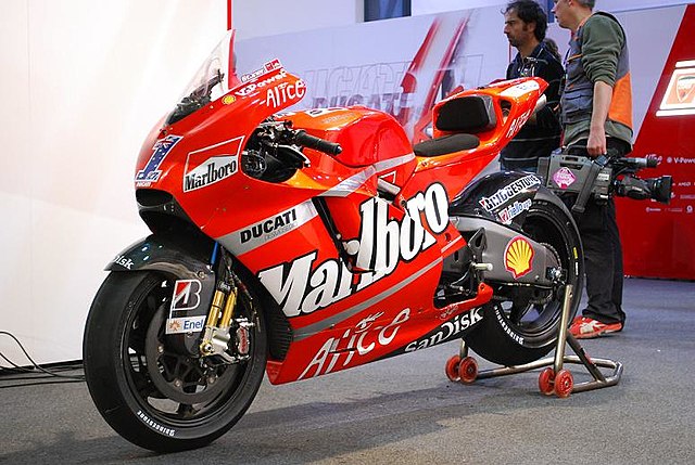 ファイル:Ducati Desmosedici GP8.jpg - Wikipedia